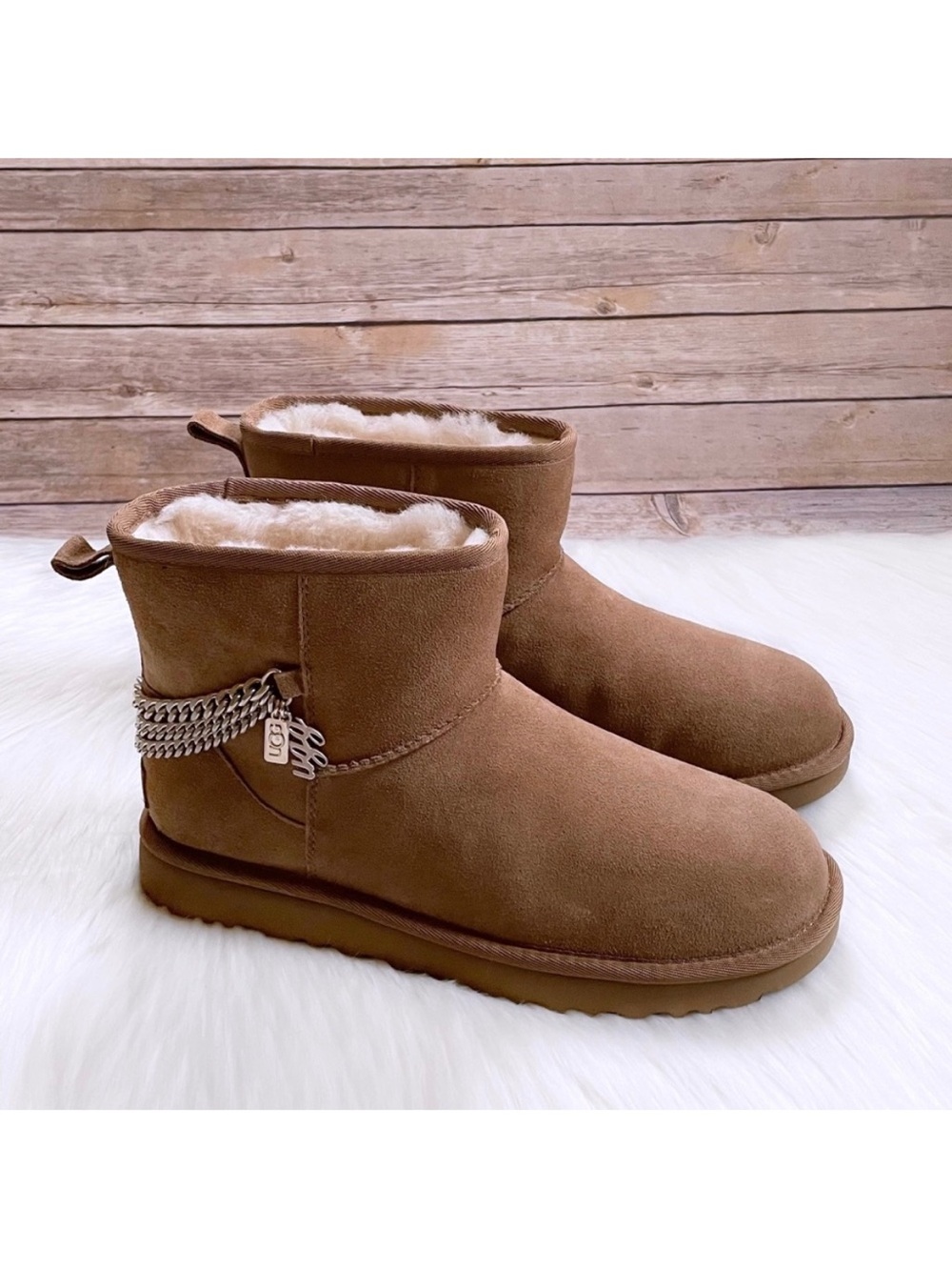 New Uggs women’s 6
